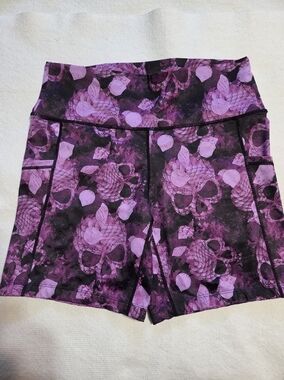 Constantly Varied Gear Women’s Purple Skull-Print Performance Shorts. Sz L
